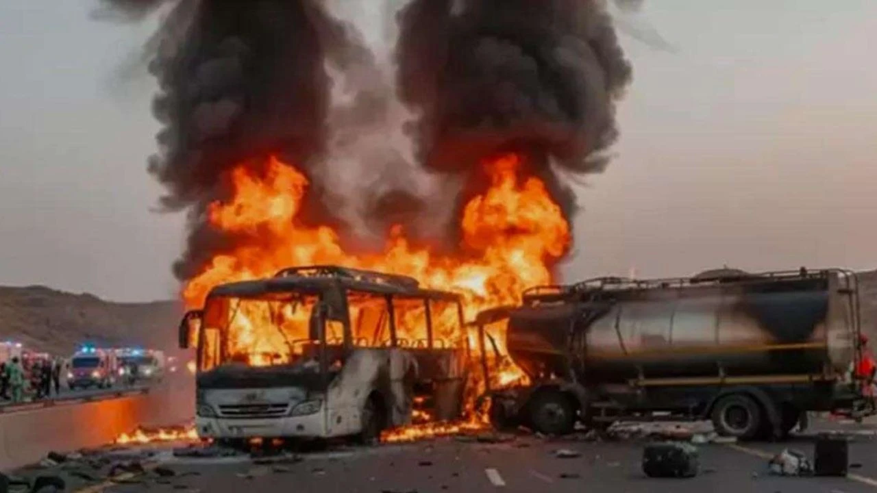 &Uuml;mre Yolunda Feci Kaza: 45 &Ouml;l&uuml;