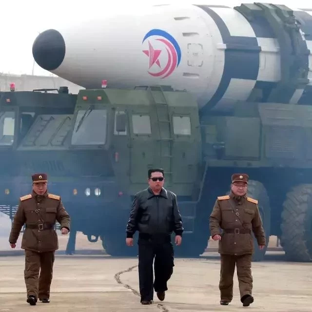 T&uuml;m g&ouml;zler İran'a &ccedil;evrilmişken Kim Jong-un'dan s&uuml;rpriz hamle!