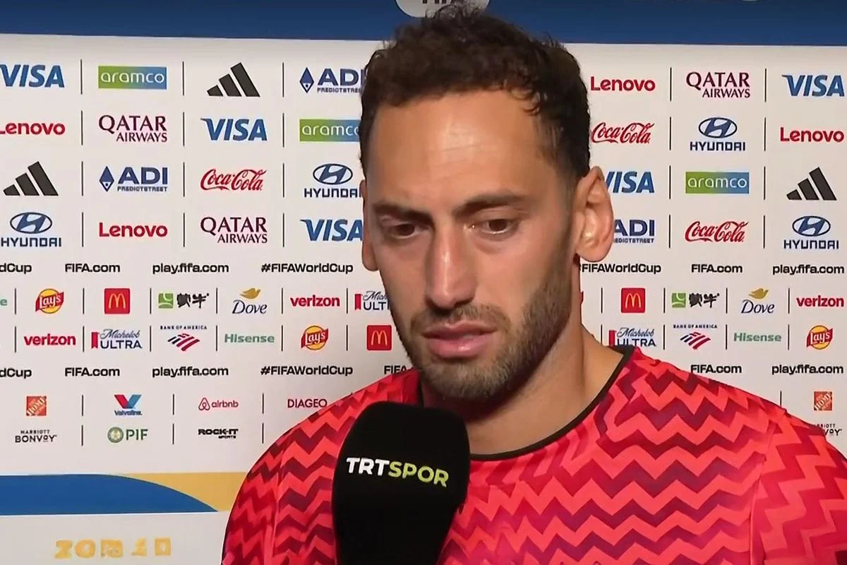 Hakan &Ccedil;alhanoğlu'ndan Olay A&ccedil;ıklama