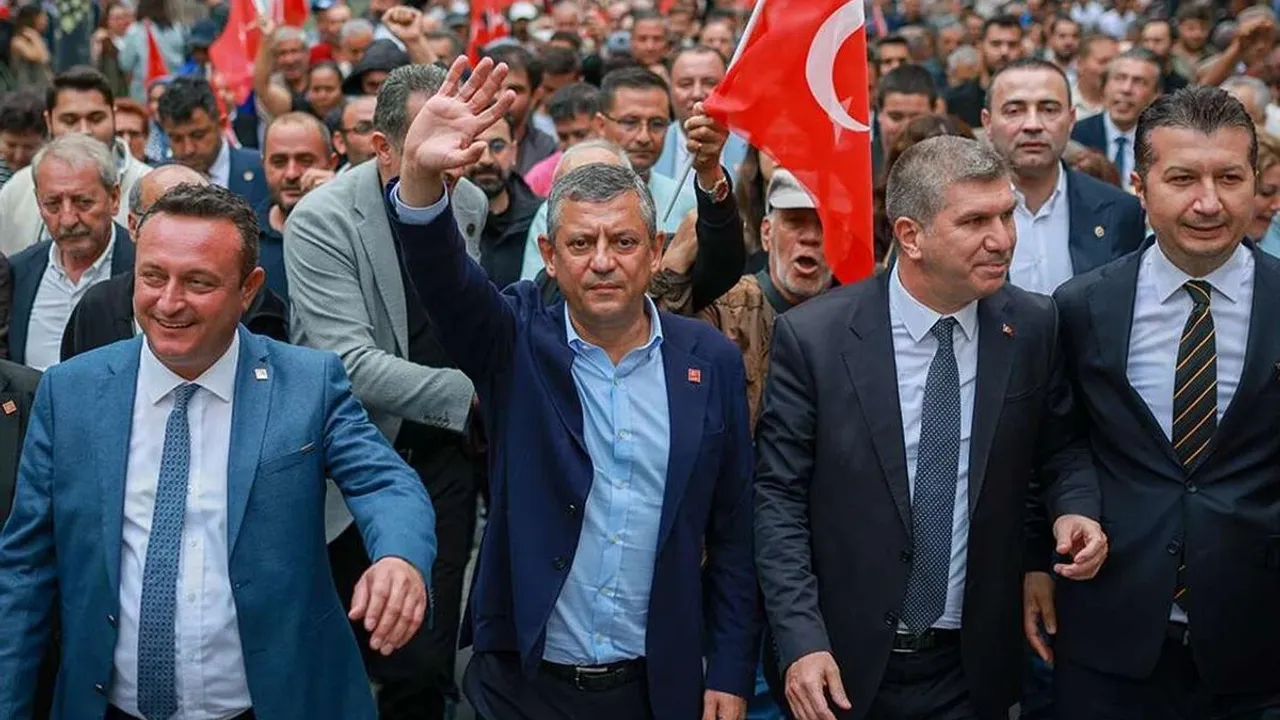 İşte &Ouml;zg&uuml;r &Ouml;zel'in kuracağı yeni partinin adı