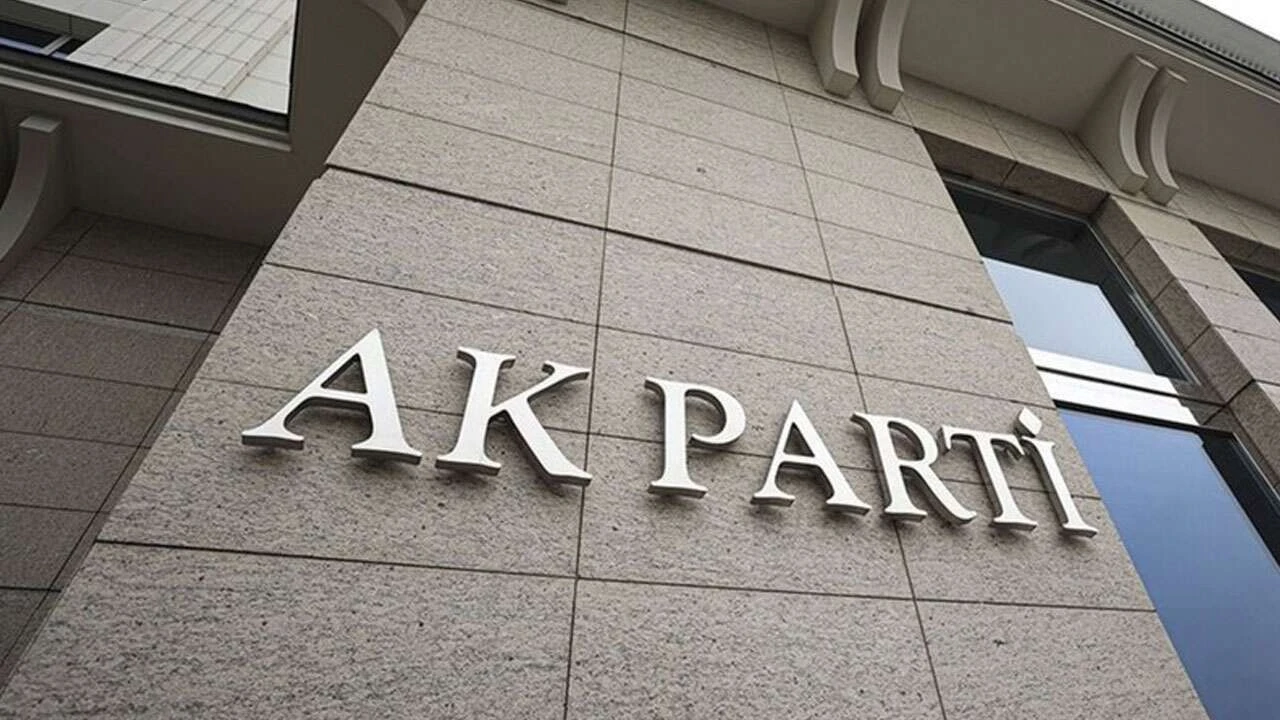 AK Parti İstanbul&rsquo;da &Ccedil;ifte İstifa
