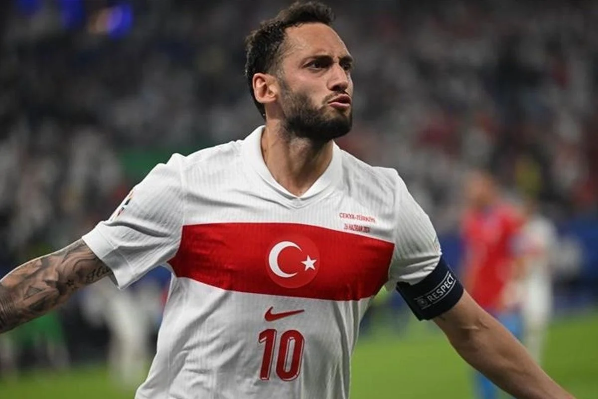 Hakan &Ccedil;alhanoğlu'ndan beklenen a&ccedil;ıklama geldi