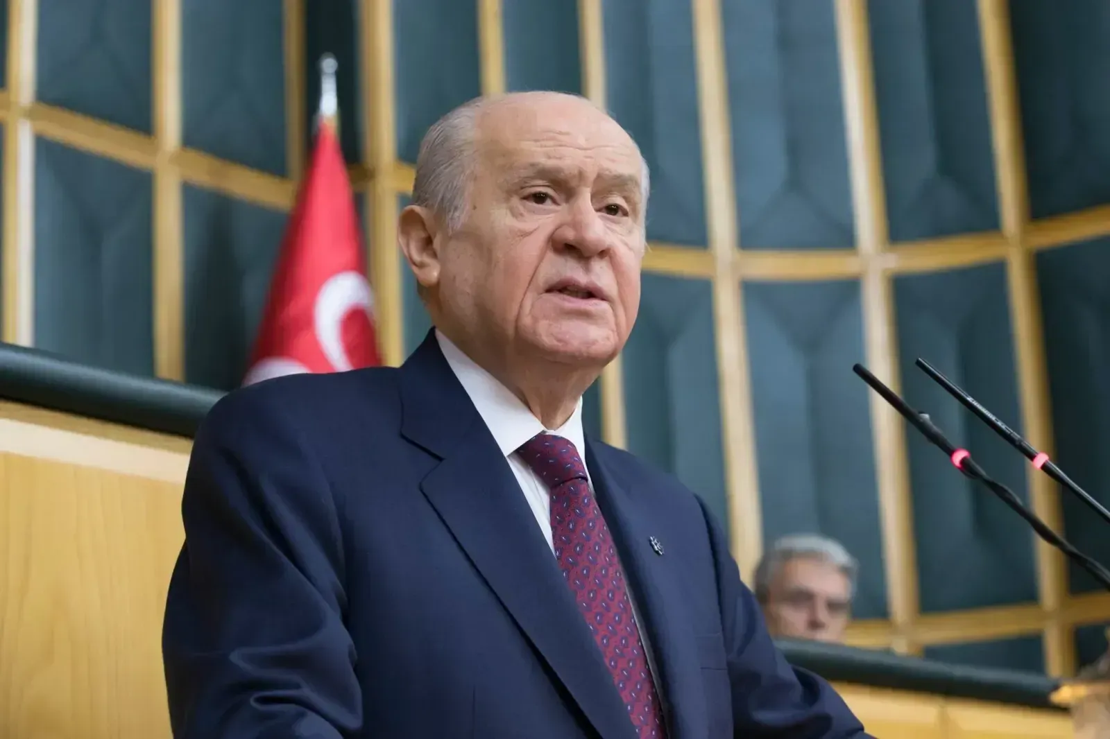 Bah&ccedil;eli TV100&rsquo;de Konuştu