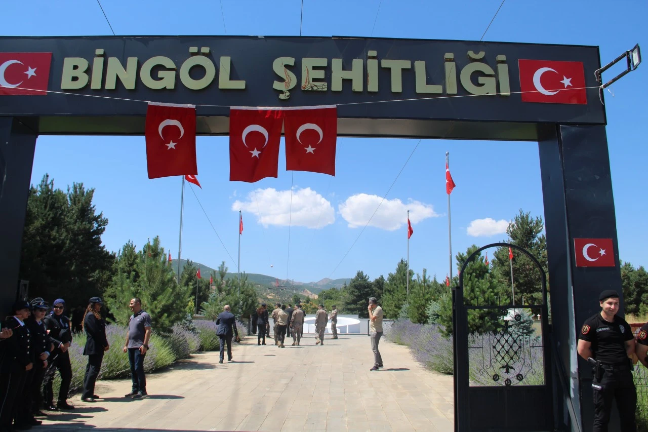 Bing&ouml;l&rsquo;de 15 Temmuz Şehitleri Dualarla Anıldı