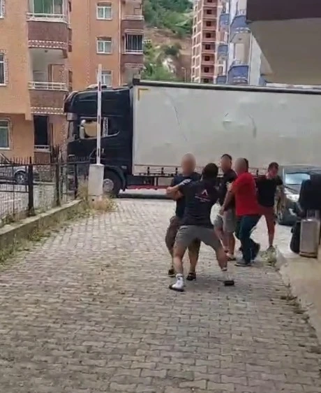 &Uuml;cret İddiası Tartışmayı Alevlendirdi