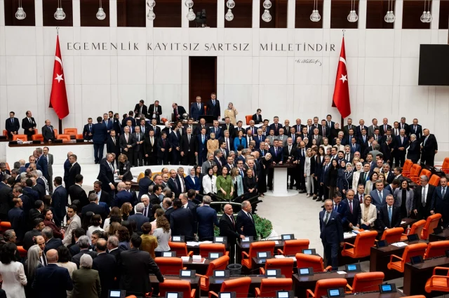 Ter&ouml;rs&uuml;z T&uuml;rkiye yasası kabul edildi