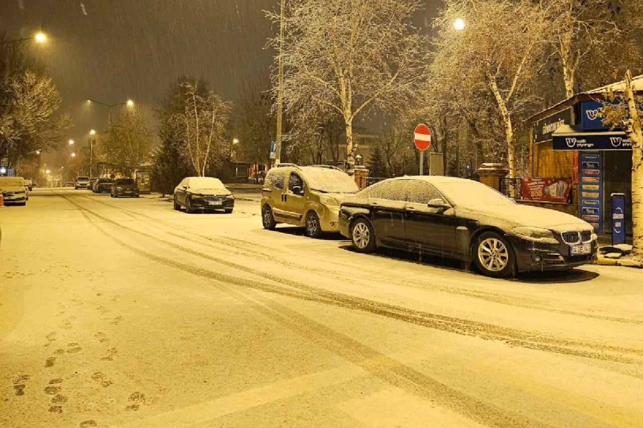 Ardahan’da Kar Yağışı Etkili Oluyor, Sürücülere Buzlanma Uyarısı!