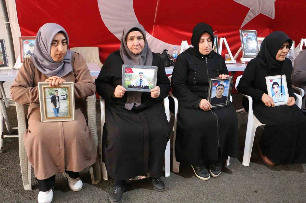 Diyarbakır'da evlat nöbetindeki ailelerin umutlu bekleyişi