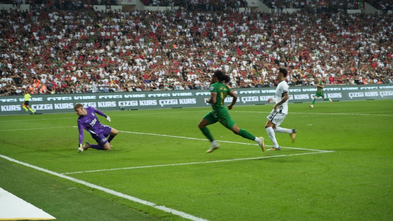 Diyarbakır&rsquo;da Amedspor fırtınası! Beşiktaş&rsquo;ı 3-2 mağlup etti