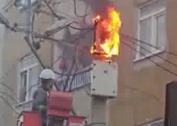 Diyarbakır’da Aşırı Yüklenen Trafo Alev Aldı