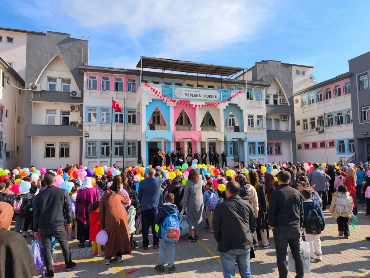 Diyarbakır’da Bando Takımı Öğrencilerle Buluştu, Okul Bahçesi Müzik ve Neşeyle Doldu