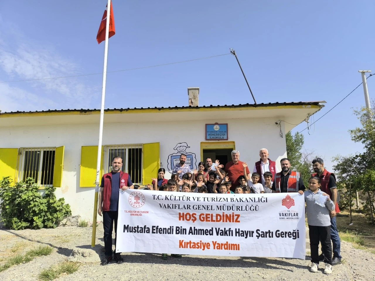 Diyarbakır&rsquo;da kırsaldaki &ccedil;ocuklara vakıf desteği