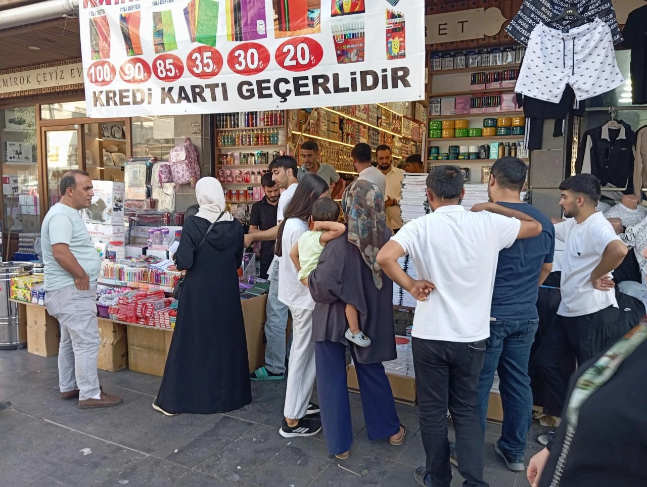 Diyarbakır&rsquo;da okul alışverişi hızlandı