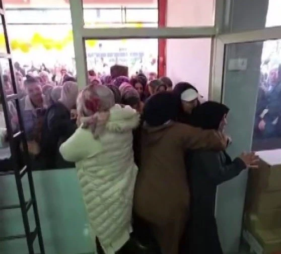 Diyarbakır'da Ucuzluk Pazarı Açılışı İzdihama Sahne Oldu