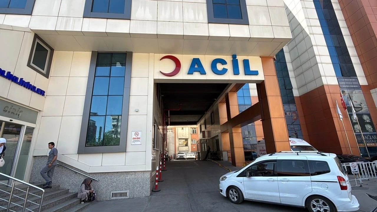 Diyarbakır&rsquo;da yem makinesine sıkışan iş&ccedil;i yaşamını yitirdi