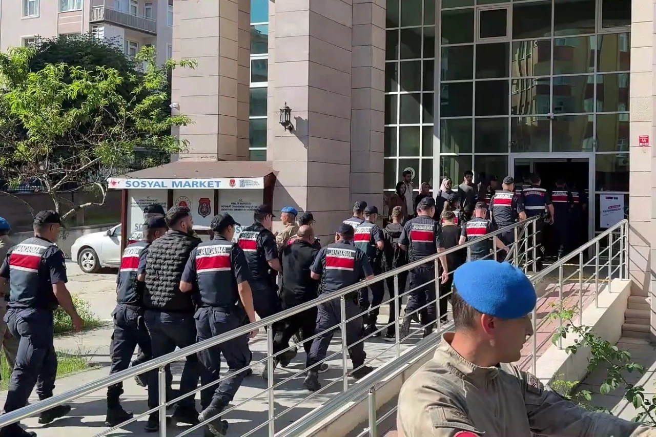 Diyarbakır dahil 24 ilde Su&ccedil; Operasyonu