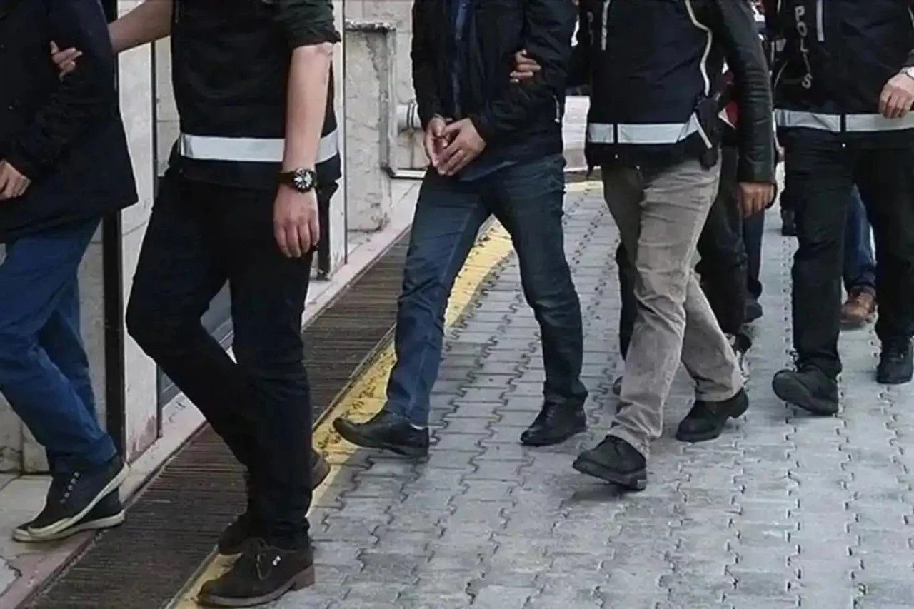 Diyarbakır dahil 9 ilde sahte polis operasyonu: 11 ş&uuml;pheli tutuklandı