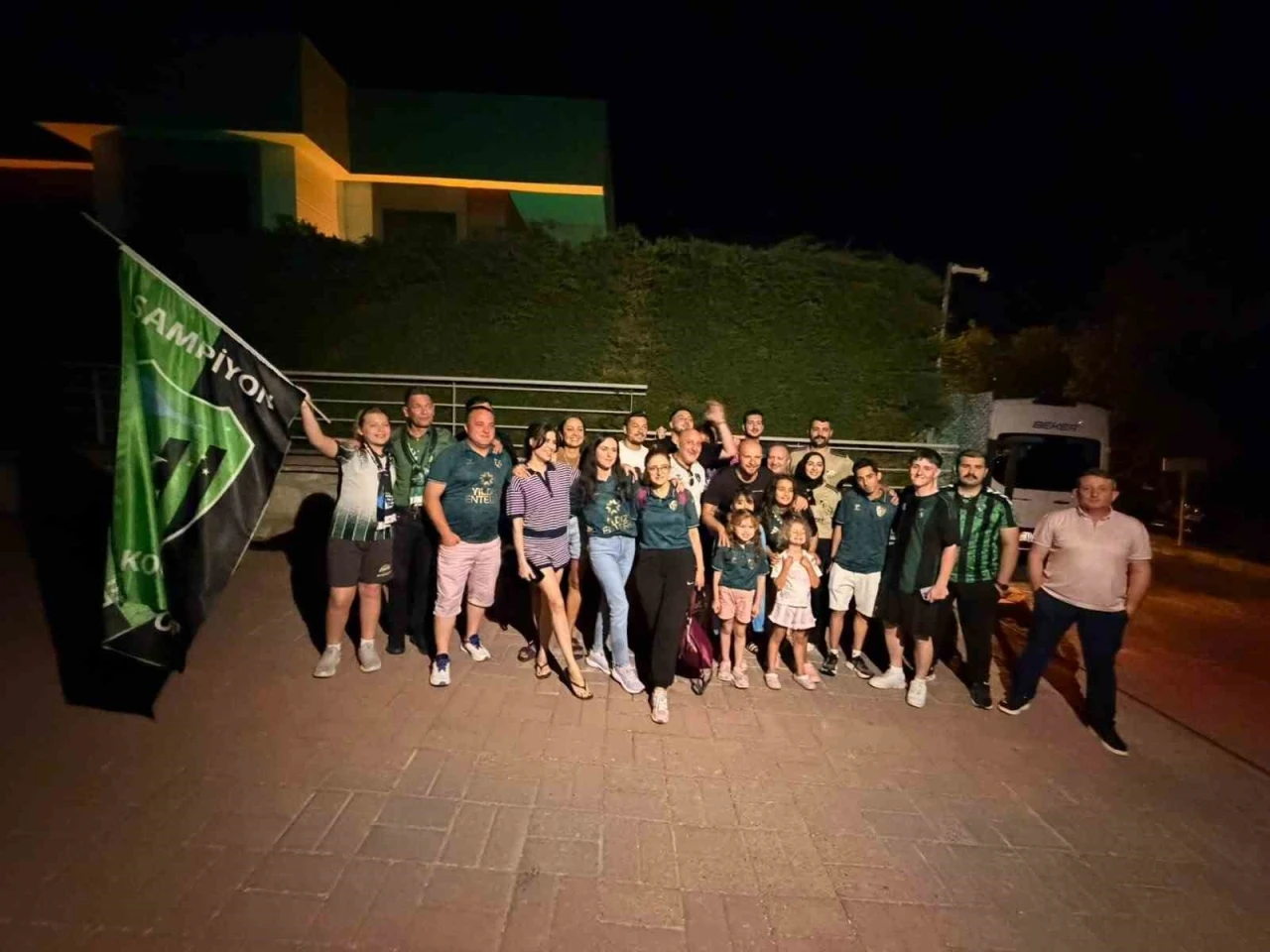 Kocaelispor taraftarlarından kaptanlarına b&uuml;y&uuml;k s&uuml;rpriz