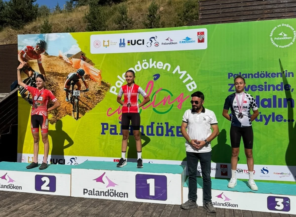 Manisalı bisiklet&ccedil;iler, Erzurum&rsquo;dan 14 madalyayla d&ouml;nd&uuml;