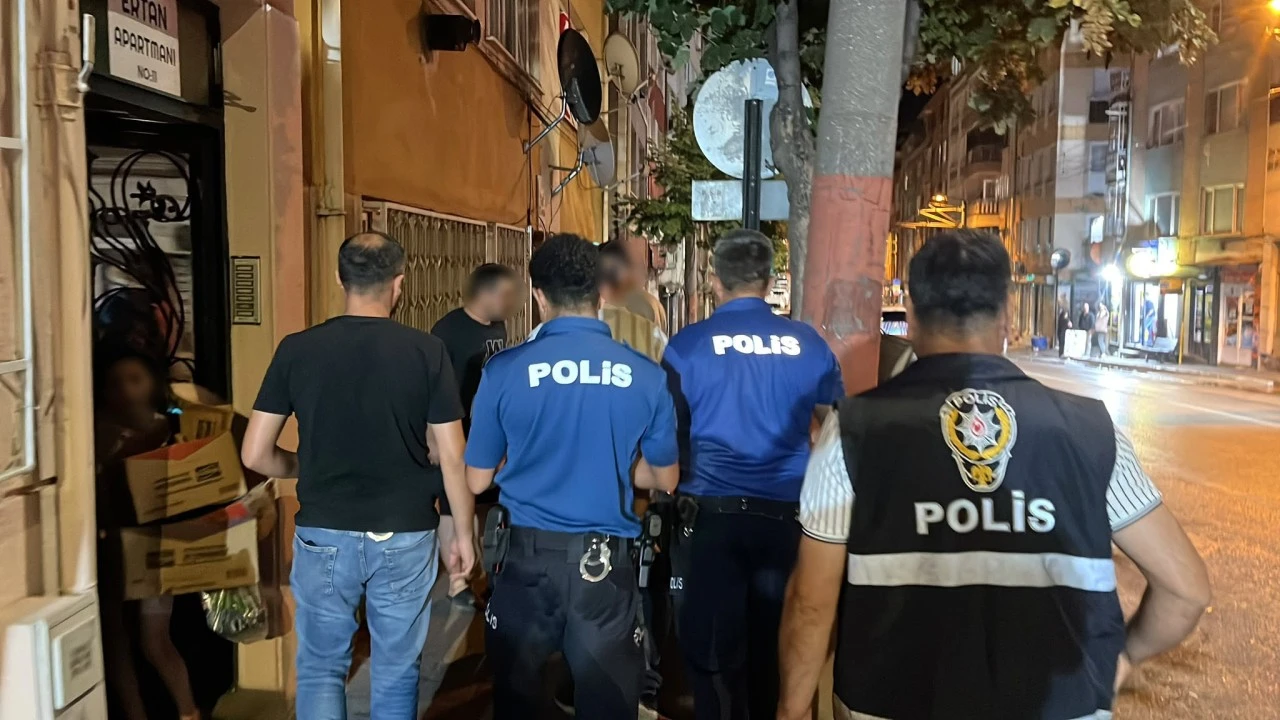 Polisler ahlak uygulaması yaptı