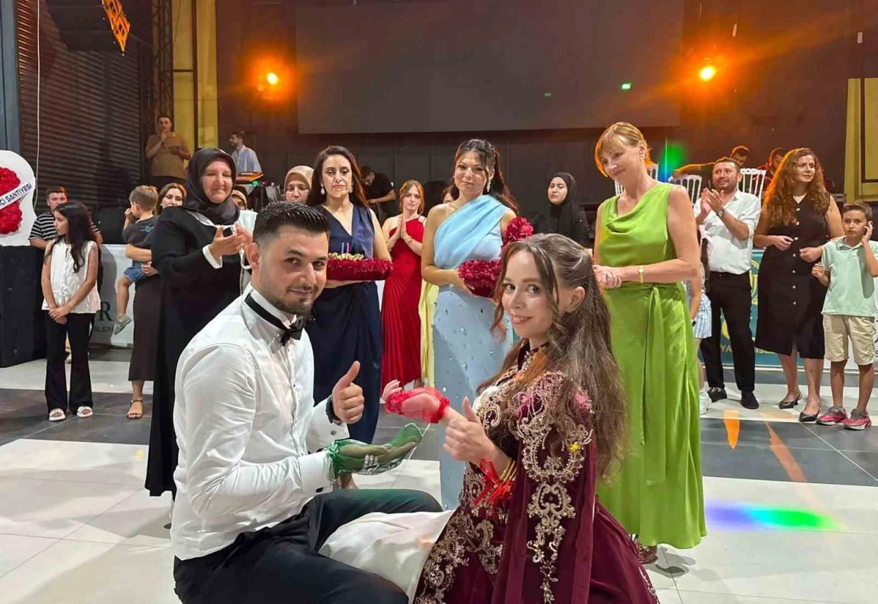 Polonyalı Julia ile Mustafa&rsquo;nın baklavayla başlayan aşkı d&uuml;ğ&uuml;n pastasıyla ta&ccedil;landı