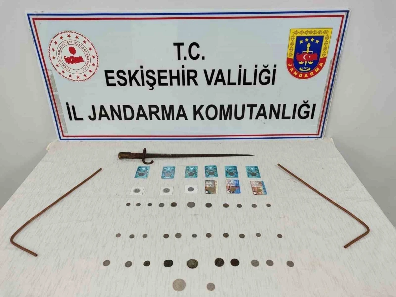 Satılmaya hazırlanan tarihi eserler ele ge&ccedil;irildi