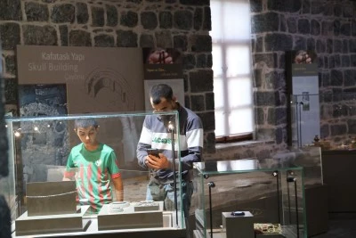 12 Bin Yıllık Veda Taşı: Tarihin İlk Musalla Taşı Çayönü’nde Ortaya Çıktı