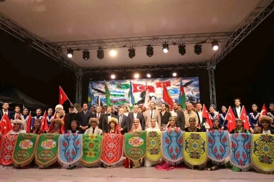 29. Uluslararası Hazar Şiir Akşamları: G&ouml;steriler ayakta alkışlandı