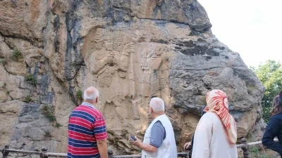 3 bin yıllık İvriz Kaya Anıtı ziyaret&ccedil;ilerini ağırlıyor