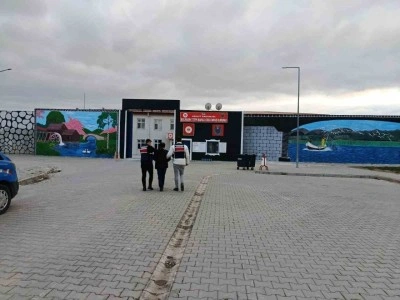3 yıl 9 ay hapis cezasıyla aranan şahsı jandarma yakaladı