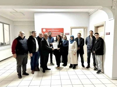 4 oy farkla başkan se&ccedil;ilmişti g&ouml;reve başladı