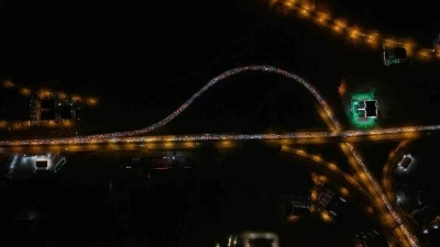 43 ilin ge&ccedil;iş noktasında tatilcilerin d&ouml;n&uuml;ş yolculuğu s&uuml;r&uuml;yor: Ara&ccedil; kuyruğu 40 kilometreyi aştı