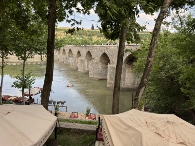 45 Derecelik Sıcaklık Tarihi On G&ouml;zl&uuml; K&ouml;pr&uuml;&rsquo;y&uuml; Sessizliğe B&uuml;r&uuml;d&uuml;