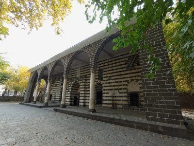 468 Yıllık İskenderpaşa Camii Tarihi İhtişamıyla Ziyaretçilerini Ağırlıyor