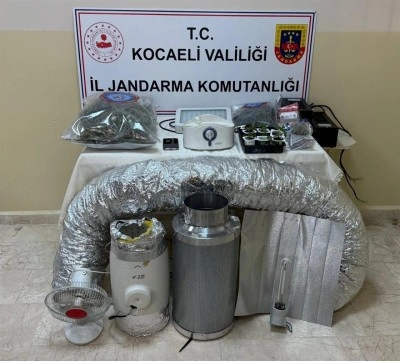 5 adrese uyuşturucu baskını: 4 şüpheli gözaltına alındı