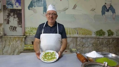 5 yaşında başladı, 63 yıldır katmer a&ccedil;ıyor