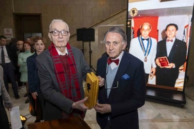 ’5. Şinasi Develi Mersin Kent Ödülü’, Fazıl Tütüner’e verildi