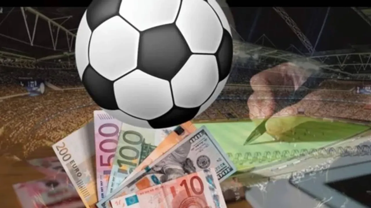 58 yıllık &ccedil;ınar devrildi!