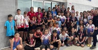 7&rsquo;den 70&rsquo;e Cumhuriyet coşkusu: Bayram onuruna kula&ccedil; attılar