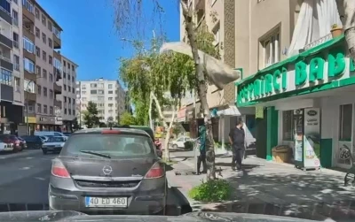 7. kattan d&uuml;şen halı kadının başına isabet etti