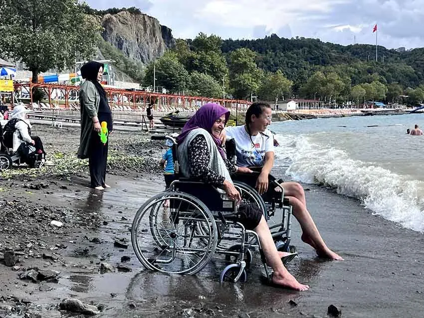 76 Yaşında İlk Kez Denizle Buluştu: Hayali Gerçek Oldu