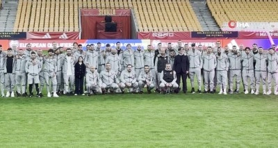 A Milli Futbol Takımı, La Cartuja Stadyumu'nda y&uuml;r&uuml;y&uuml;ş yaptı