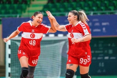 A Milli Kadın Hentbol Takımı, &uuml;st &uuml;ste ikinci kez şampiyon!