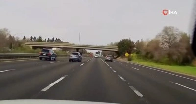 ABD’de araç köprüden otoyola uçtu: 1 yaralı