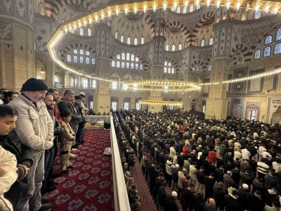 Adana&rsquo;da bayram namazı kılındı
