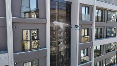 Cam temizliğine yeni soluk: Dronlar camcı oldu