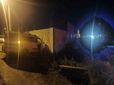 Adana’da iki hafif ticari araç çarpıştı: 1 ölü, 2 yaralı