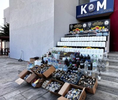 Adana’da Kaçak İçki Operasyonu: 706 Litre Kaçak Alkol Ele Geçirildi, 16 Gözaltı