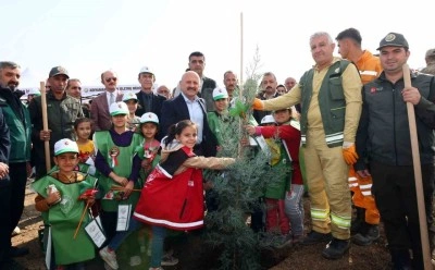 Adıyaman&rsquo;da 10 bin 500 fidan toprakla buluştu