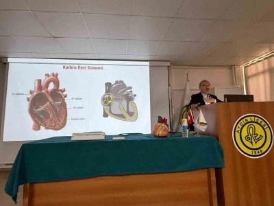 AD&Uuml;&rsquo;l&uuml; akademisyen Aydın Lisesi&rsquo;nde &ouml;ğrencilerle buluştu